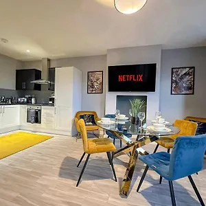 Luxury Boutique Block Free Street Parking Apartment Hounslow