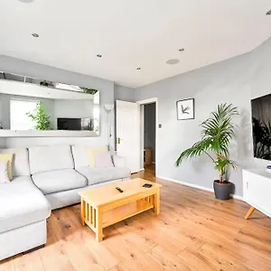 Cosy 1-bed E15, Sleeps 4, 1 Min From Tube Station Near O2 Arena Apartment London